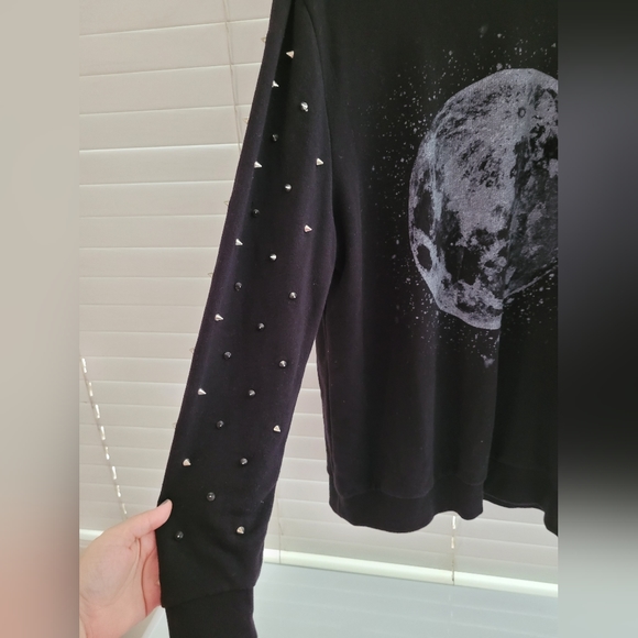 Moon sweater with spikes - Picture 3 of 7